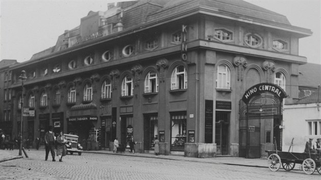 Dnen sdlo Muzea umn v centru Olomouce koncem 30. let