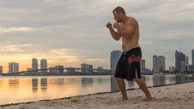 Viktor Peta je druhm eskm zpasnkem MMA, kter se podval do UFC, trnuje na Florid.