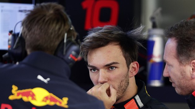 Pierre Gasly z Red Bullu pi testech v Barcelon havaroval.