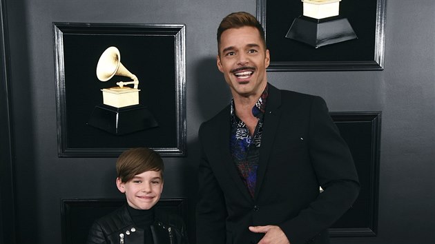 Ricky Martin a jeho syn Matteo na cench Grammy (Los Angeles, 10. nora 2019)