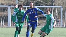 Jakub Petr (v modrém) při svém prvním utkání v dresu Jihlavy. Jakub Petr (v modrém) při svém prvním utkání v dresu Jihlavy.