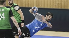 Plzeňský Jakub Douda střílí v utkání proti Karviné. Plzeňský Jakub Douda střílí v utkání proti Karviné.