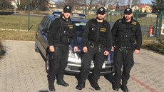 Mladíka, který se málem utopil ve vaně, zachránila policejní hlídka z obvodního... Mladíka, který se málem utopil ve vaně, zachránila policejní hlídka z obvodního...