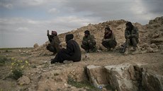 Ve vesnici Baghúz vrcholí bitva o údajn poslední pozici Islámského státu v...