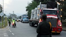 Do kolumbijského pohraniního msta Cúcuta piletl americký vojenský dopravní...