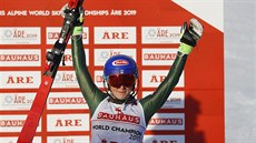 Amerianka Mikaela Shiffrinová slaví vítzství ve slalomu na mistrovství svta...