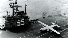 Zkoušky upraveného letounu KC-130F na letadlové lodi USS Forrestal (podzim 1963) Zkoušky upraveného letounu KC-130F na letadlové lodi USS Forrestal (podzim 1963)
