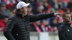 Trenér fotbalistů Slavie Jindřich Trpišovský při domácím duelu Evropské ligy... Trenér fotbalistů Slavie Jindřich Trpišovský při domácím duelu Evropské ligy...