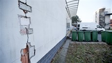 Centrální lékárna brněnské fakultní nemocnice se kvůli suchému jílu, na kterém... Centrální lékárna brněnské fakultní nemocnice se kvůli suchému jílu, na kterém...