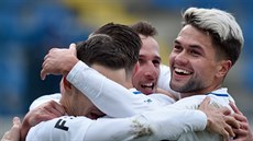 Radost fotbalistů Liberce z druhého gólu, vpravo je Aleš Nešický. Radost fotbalistů Liberce z druhého gólu, vpravo je Aleš Nešický.