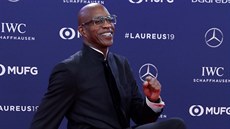 Edwin Moses pichází na pedávání cen Laureus.