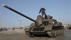 Samohybné dělo SU-100 se v Šenově dočkalo kompletní opravy. Samohybné dělo SU-100 se v Šenově dočkalo kompletní opravy.