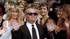 Karl Lagerfeld na pehlídce Chanel (Paí, 20. ervence 1993)