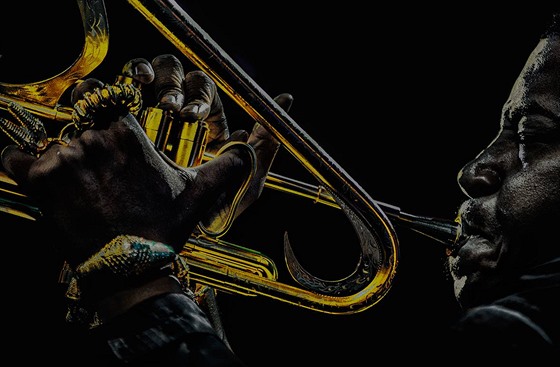 Na snímku v souti Jazz World Photo 2019 je muzikant Christian Scott z New...