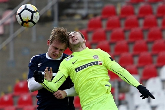 Jakub Pichystal (vpravo) u v dresu Zbrojovky Brno