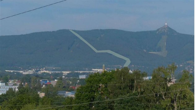 Pás ukazuje, kde by na Ještědu měla vést další sjezdovka s názvem Nová Skalka. Pás ukazuje, kde by na Ještědu měla vést další sjezdovka s názvem Nová Skalka.