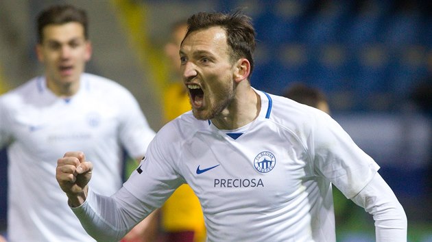 Libor Kozák z Liberce slaví gól proti Dukle. Libor Kozák z Liberce slaví gól proti Dukle.