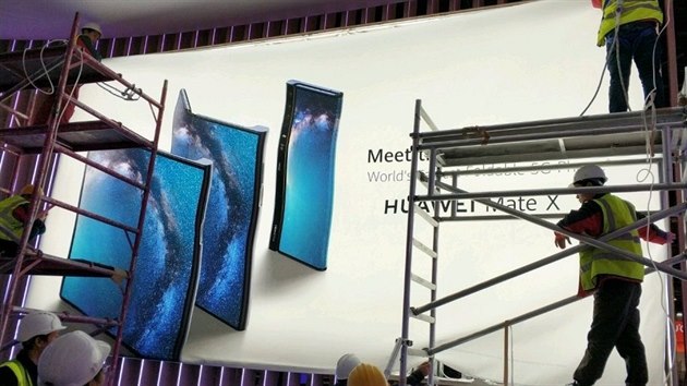 Přípravy na MWC odhalily podobu Huawei Mate X Přípravy na MWC odhalily podobu Huawei Mate X