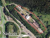 Skladovací areál (vyznačen červeně) by měl zabrat plochu velkou pět a půl... Skladovací areál (vyznačen červeně) by měl zabrat plochu velkou pět a půl...