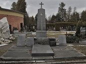 Setníkova hrobka na opavském hřbitově. Setníkova hrobka na opavském hřbitově.