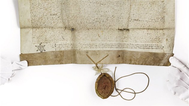 Vzcn dokument z roku 1414 souvisejc s crkevnm reformtorem Janem Husem se 24. nora 2019 vydrail za kladvkovou cenu 6,1 milionu korun. S auknm poplatkem tak vyel na vice ne sedm milion.