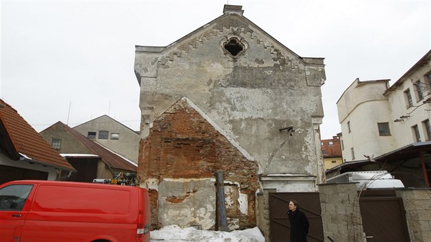 Bval idovsk synagoga v Pacov, kterou koupili zstupci spolku Tikkun, byla v povlench letech vyuvna jako sklad. Spolek chce zchtralou stavbu zrekonstruovat, vyut pro kulturn ely a uvnit vybudovat expozici o historii pacovskch id.