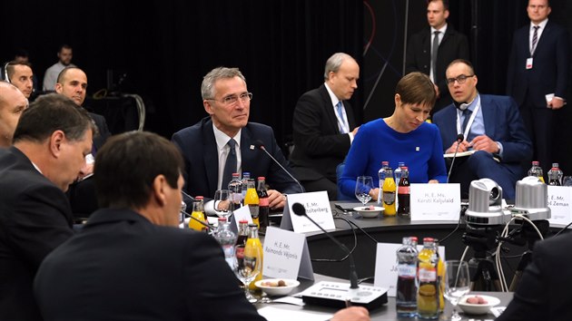 f NATO Jens Stoltenberg na summitu prezident B9 v Koicch
