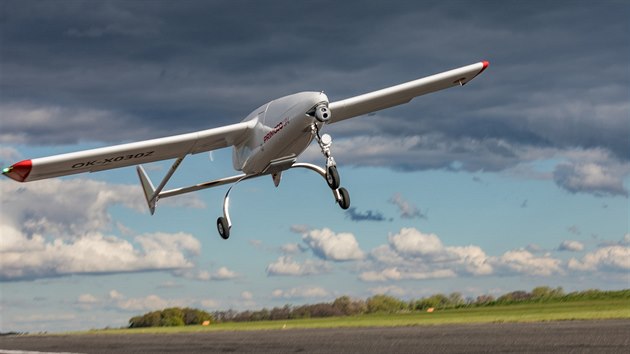 Spolenost vyvíjí a vyrábí civilní bezpilotní letoun Primoco UAV model One...