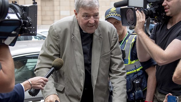 Kardinl George Pell stanul ped australskm soudem v Melbourne. (26. nora 2019)