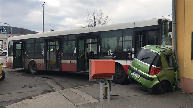 Nehoda autobusu v praskm Branku. (22. 2. 2019)