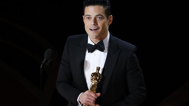 Rami Malek práv pevzal Oscara za nejlepí muský herecký výkon roku v hlavní...