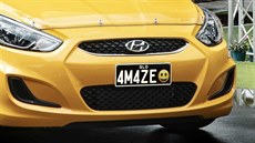 Auto, na jehož registrační značce přibyl emotikon. Auto, na jehož registrační značce přibyl emotikon.