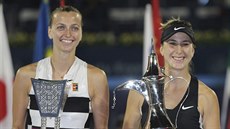 PORAŽENÁ A VÍTĚZKA. Petra Kvitová (vlevo) ve finále turnaje v Dubaji nestačila... PORAŽENÁ A VÍTĚZKA. Petra Kvitová (vlevo) ve finále turnaje v Dubaji nestačila...