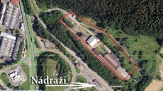 Skladovací areál (vyznačen červeně) by měl zabrat plochu velkou pět a půl... Skladovací areál (vyznačen červeně) by měl zabrat plochu velkou pět a půl...