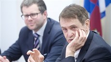 V popředí Ludvík Karl, který je majitelem největšího výrobce skla a bižuterie -... V popředí Ludvík Karl, který je majitelem největšího výrobce skla a bižuterie -...