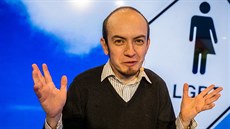 Spoluzakladatel organizace Trans*parent Viktor Heumann v diskusním pořadu... Spoluzakladatel organizace Trans*parent Viktor Heumann v diskusním pořadu...