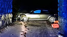 Německý řidič havaroval se svým vozem u Sušice. Pomohla mu služba eCall. Německý řidič havaroval se svým vozem u Sušice. Pomohla mu služba eCall.