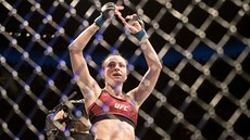 Zápasnice MMA Lucie Pudilová (vlevo) zápasila v Praze pod organizací UFC: Zápasnice MMA Lucie Pudilová (vlevo) zápasila v Praze pod organizací UFC: