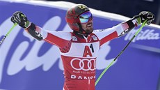 Rakouský lya Marcel Hirscher se raduje v cíli obího slalomu v Bansku