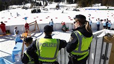 POD DOHLEDEM POLICIE. Policisté bedlivě monitorují závody na mistrovství světa... POD DOHLEDEM POLICIE. Policisté bedlivě monitorují závody na mistrovství světa...