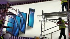 Přípravy na MWC odhalily podobu Huawei Mate X Přípravy na MWC odhalily podobu Huawei Mate X