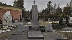 Setníkova hrobka na opavském hřbitově. Setníkova hrobka na opavském hřbitově.