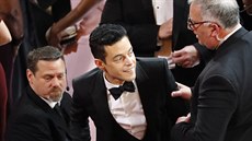 Rami Malek a jeho reakce po pádu z pódia na Oscarech (Los Angeles, 24. února...