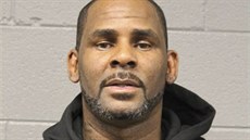 Zpěvák R. Kelly na policejním snímku po zadržení (Chicago, 22. února 2019) Zpěvák R. Kelly na policejním snímku po zadržení (Chicago, 22. února 2019)