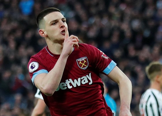 Declan Rice z West Hamu slaví gól v síti Newcastlu.