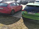 Všimněte si rozdílů v provedení dvou testovacích vozů Škoda SCALA. Přední světlomety, páté dveře... Rozdíly jsou i proti fotkám stejného modelu, parkujícího v noční Praze (v rubrice Auto). Všimněte si rozdílů v provedení dvou testovacích vozů Škoda SCALA. Přední světlomety, páté dveře... Rozdíly jsou i proti fotkám stejného modelu, parkujícího v noční Praze (v rubrice Auto).