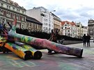 Umělecká instalace před budovou Národní galerie ve Veletržním paláci. Umělecká instalace před budovou Národní galerie ve Veletržním paláci.