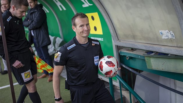 Hlavní rozhodčí Pavel Královec odvolal gól Bohemians a nařídil pokutový kop ve... Hlavní rozhodčí Pavel Královec odvolal gól Bohemians a nařídil pokutový kop ve...