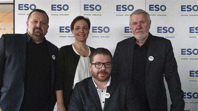 Kandináti hnutí ESO - Evropa společně pro eurovolby (zleva) Petr Fischer, Jan... Kandináti hnutí ESO - Evropa společně pro eurovolby (zleva) Petr Fischer, Jan...
