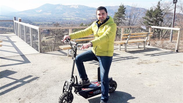 „Ekoloběžky jsou jiné v tom, že je na nich dotyčný v přirozené poloze, navíc si... „Ekoloběžky jsou jiné v tom, že je na nich dotyčný v přirozené poloze, navíc si...